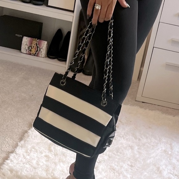 CHANEL striped canvas tote - Picture 12 of 16